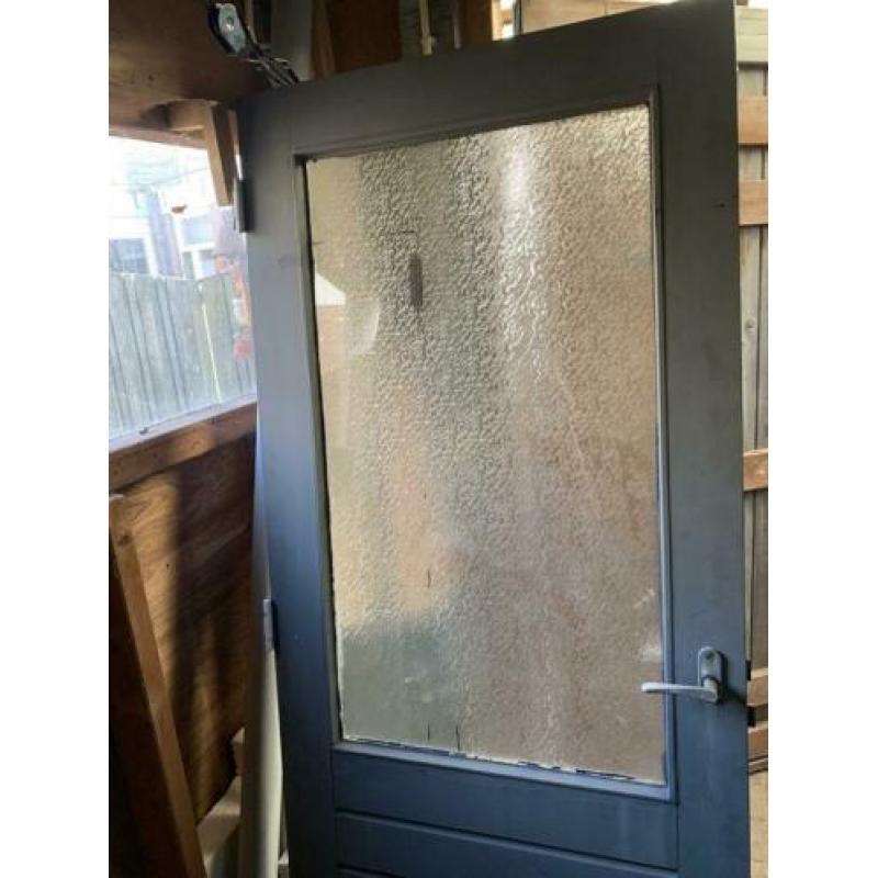 Hardhouten buiten deur en raam