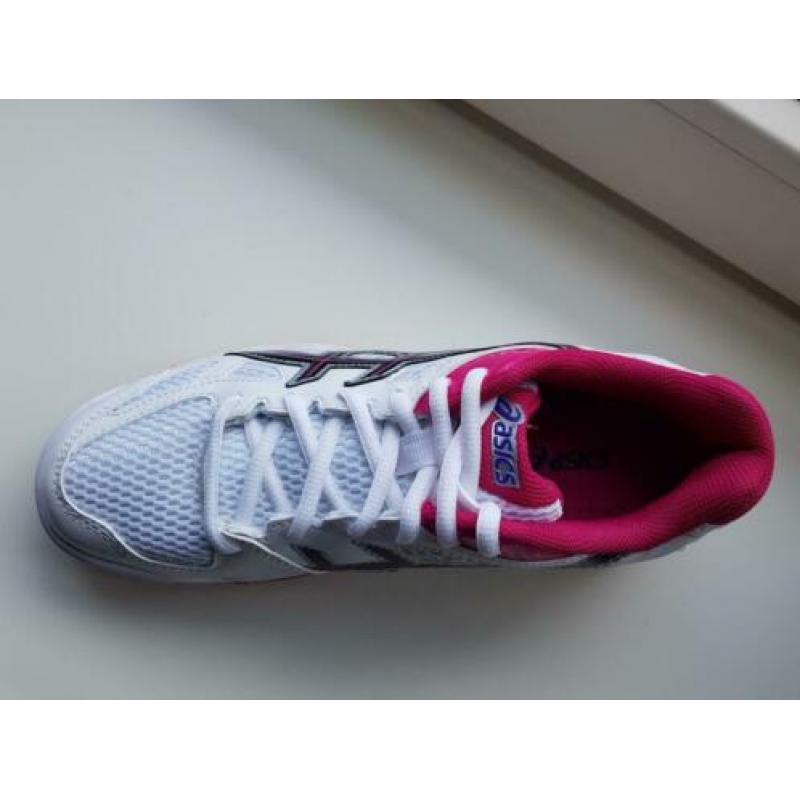 Dames sportschoenen Asics maat 37.5. NIEUW IN DOOS.
