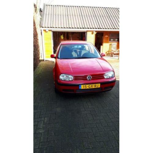 Volkswagen Golf 1.6 77KW 2001 Rood