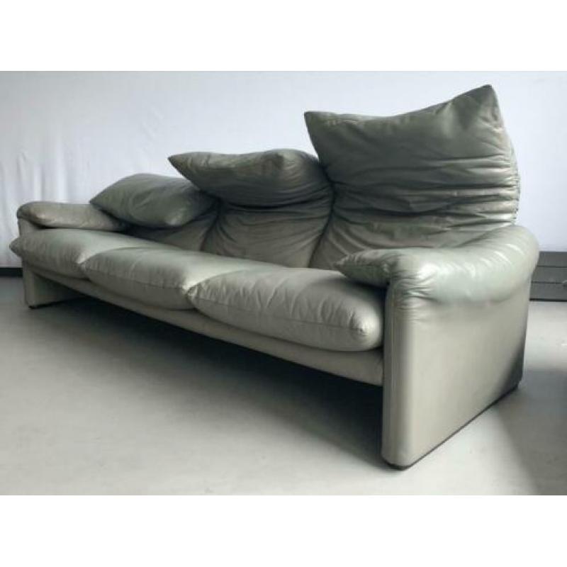 Cassina maralunga bank grijs leer design 3 zits bankstel