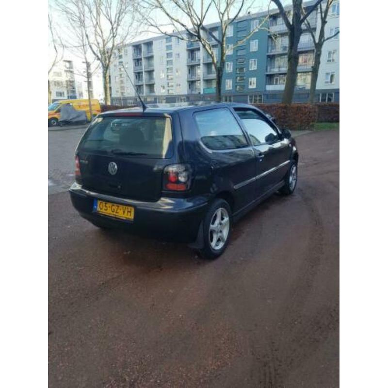 Volkswagen Polo 1.4 44KW 2001 Zwart apk tot 8 okt 2020