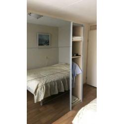 Mooie Kledingkast in de kleur beuken