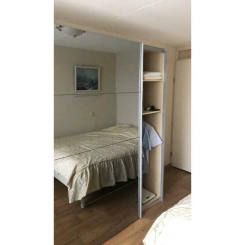 Mooie Kledingkast in de kleur beuken