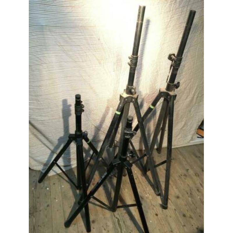 Teab 2 lichtbalk en 2 speaker standaards