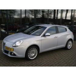 Alfa Romeo Giulietta 1.4T 170pk Distinctive Lusso*Navi*Leder