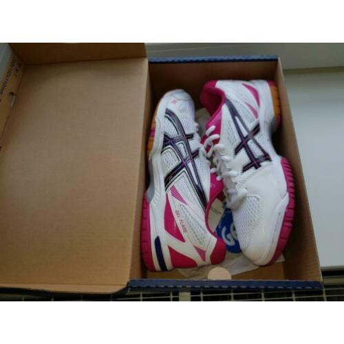 Dames sportschoenen Asics maat 37.5. NIEUW IN DOOS.