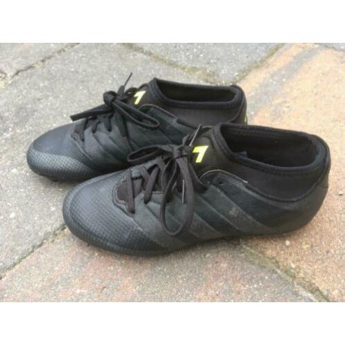 Zwarte Adidas voetbalschoenen mt 37