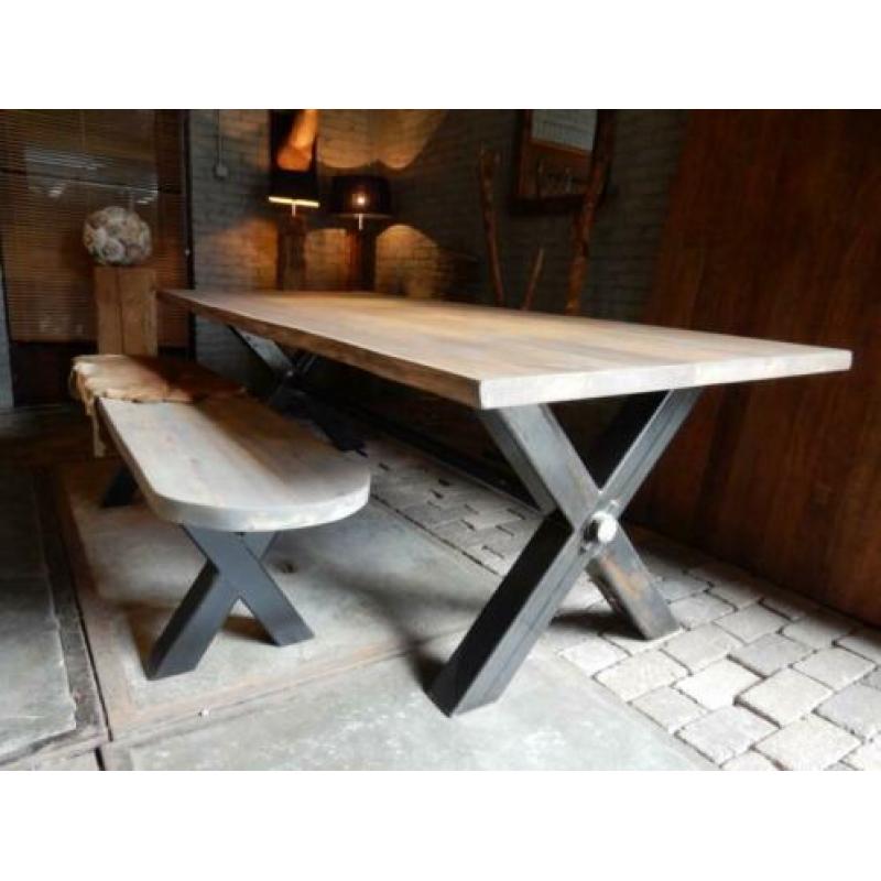 Eiken eettafel met bij passende bank!!