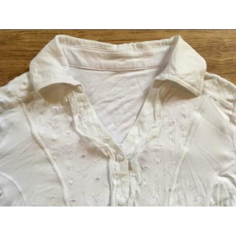 Wit vest met knoopjes en geborduurde details maat L