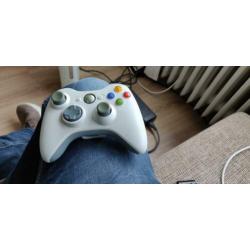 Microsoft Xbox 360 60 GB + Kinect + 2 guitar hero