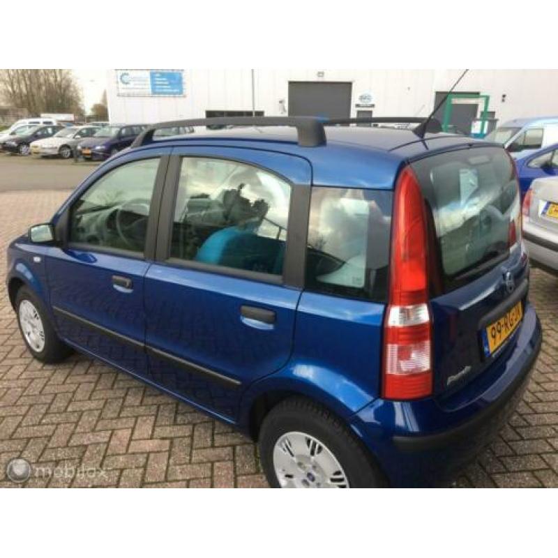 Fiat Panda 1.2 Emotion dit betreft een zeer nette auto