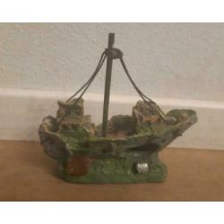Mooi nieuw sierelement: scheepswrak! 5€