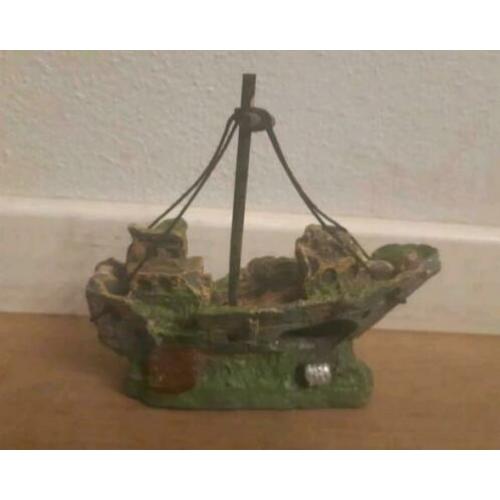Mooi nieuw sierelement: scheepswrak! 5€