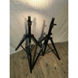 Teab 2 lichtbalk en 2 speaker standaards