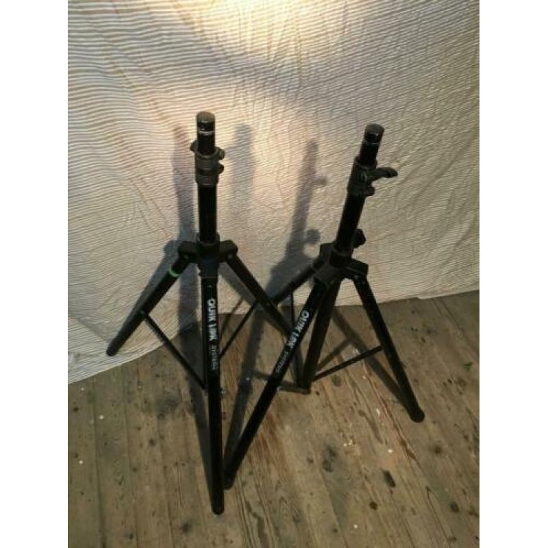Teab 2 lichtbalk en 2 speaker standaards