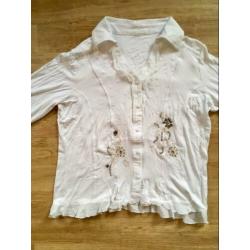 Wit vest met knoopjes en geborduurde details maat L
