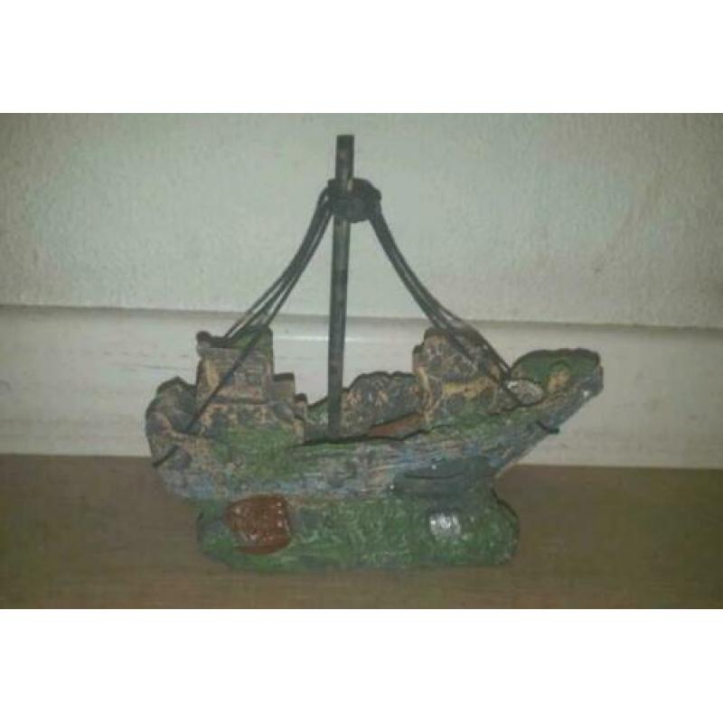 Mooi nieuw sierelement: scheepswrak! 5€