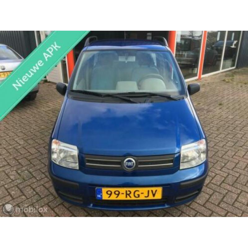 Fiat Panda 1.2 Emotion dit betreft een zeer nette auto
