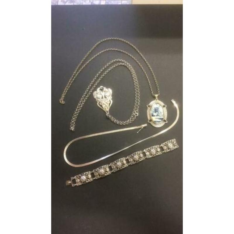 Antiek/oud lot zilveren sieraden