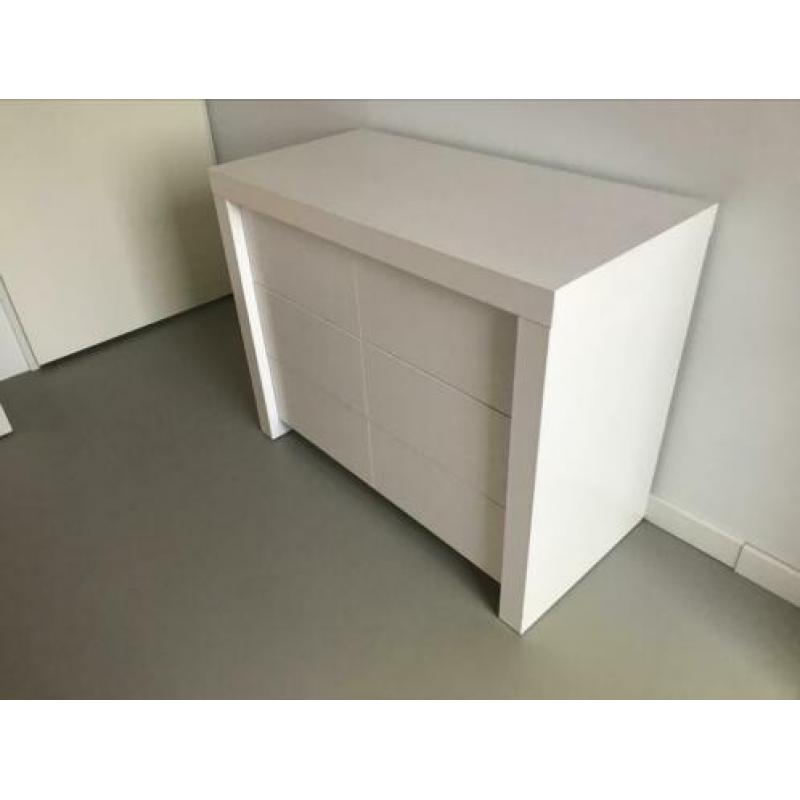 Ledikant en commode