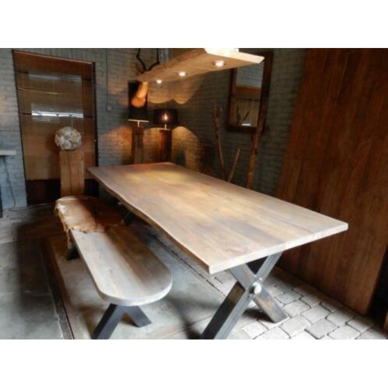Eiken eettafel met bij passende bank!!