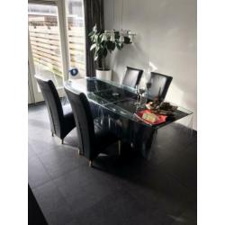 Glazen tafel en/of stoelen
