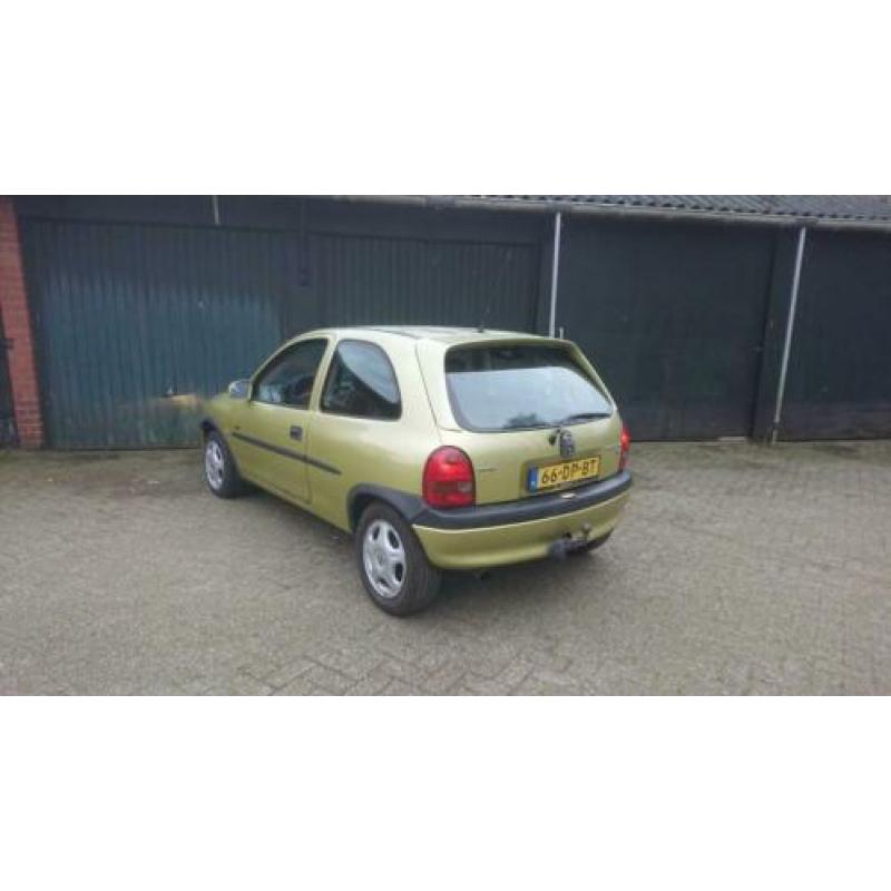 Opel Corsa 1.4 I 16V 3D 1999 Geel