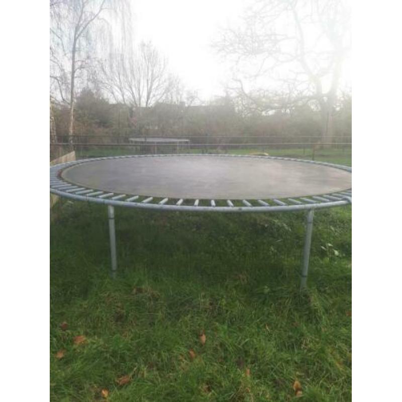 Grooten trampoline