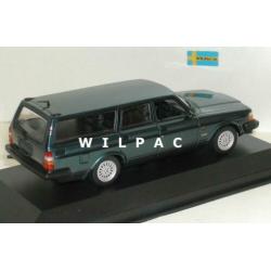 Volvo 245 240 Super Polar petrol metallic 1:43. Minichamps.