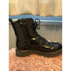 Leuke lak boots mt 36 zgan