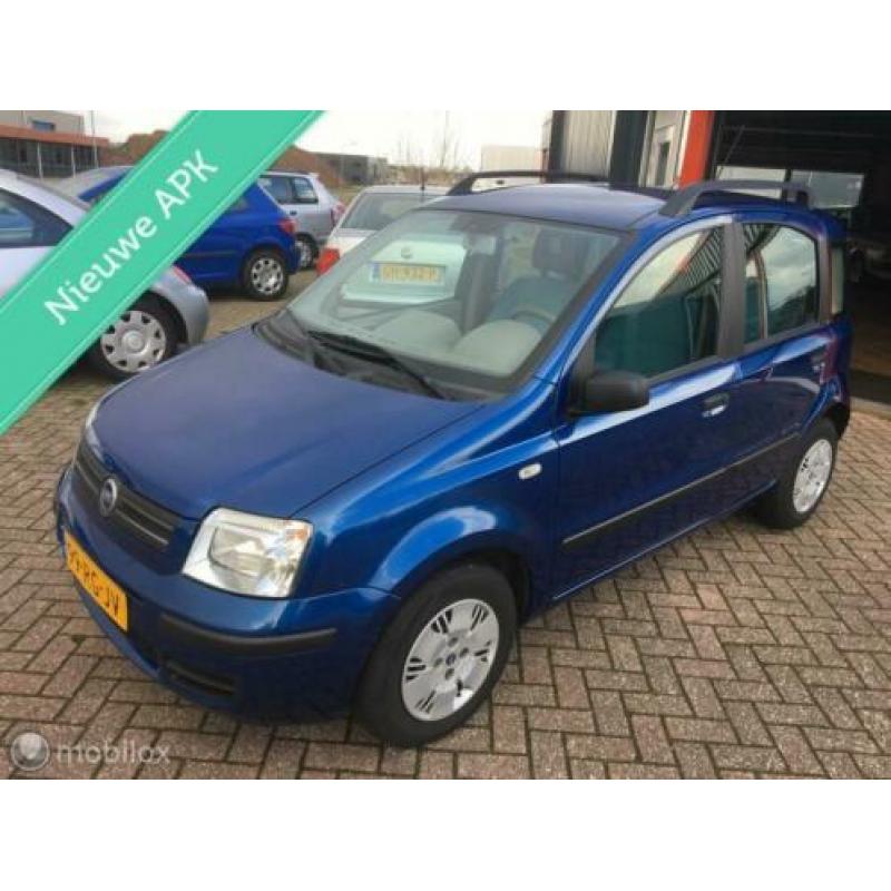 Fiat Panda 1.2 Emotion dit betreft een zeer nette auto