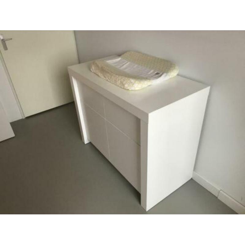 Ledikant en commode