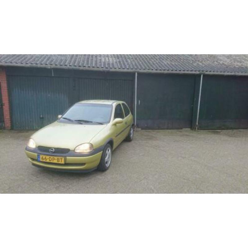 Opel Corsa 1.4 I 16V 3D 1999 Geel