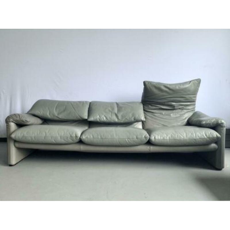 Cassina maralunga bank grijs leer design 3 zits bankstel