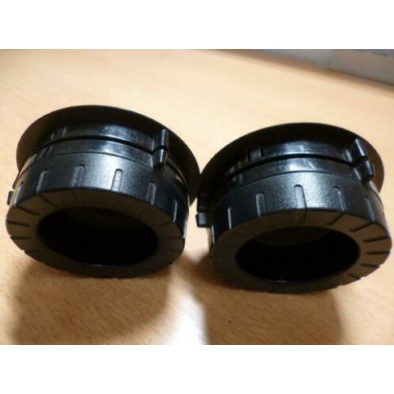 2 zwarte teac adapters