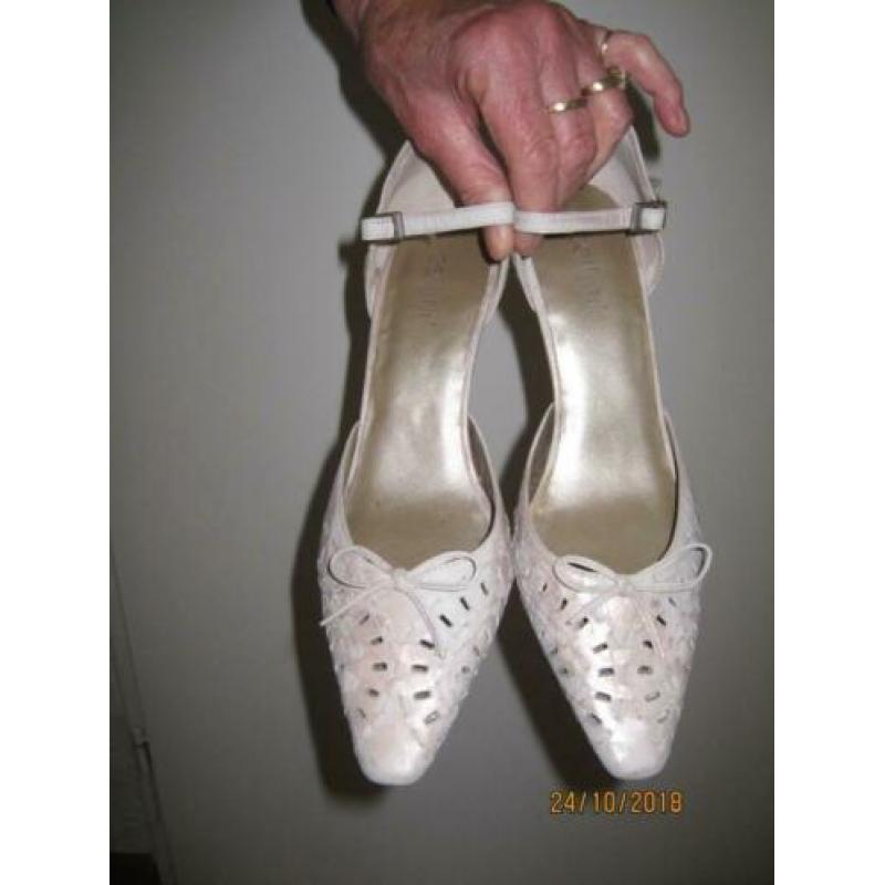Celline pumps beige/offwhite maat 40