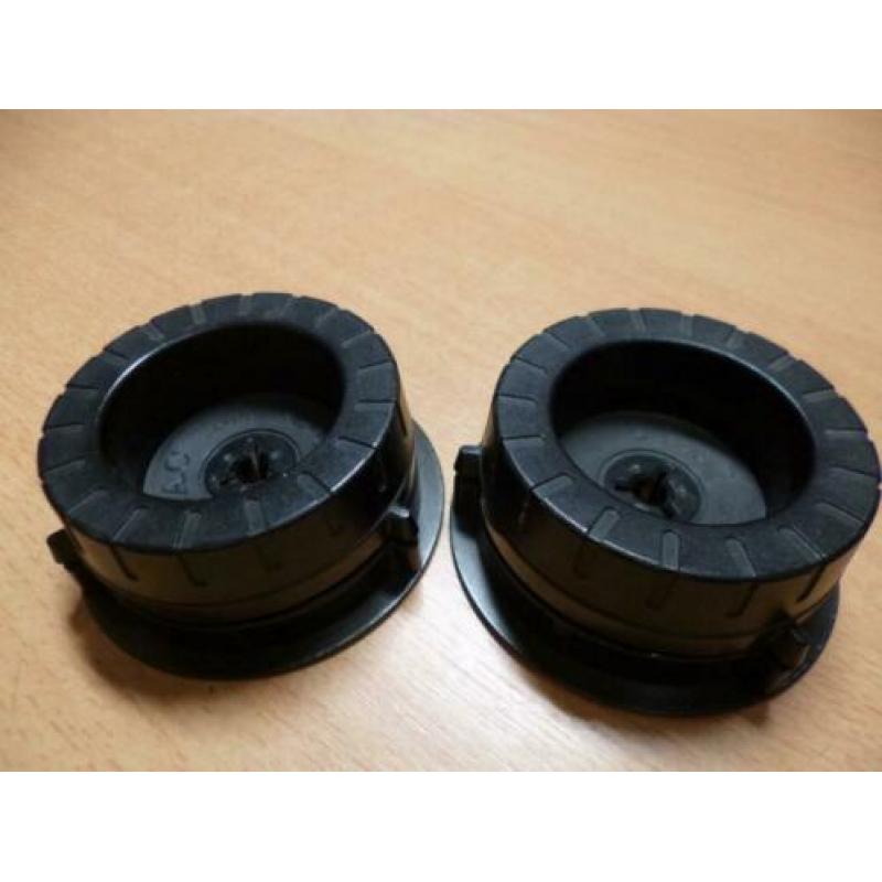 2 zwarte teac adapters
