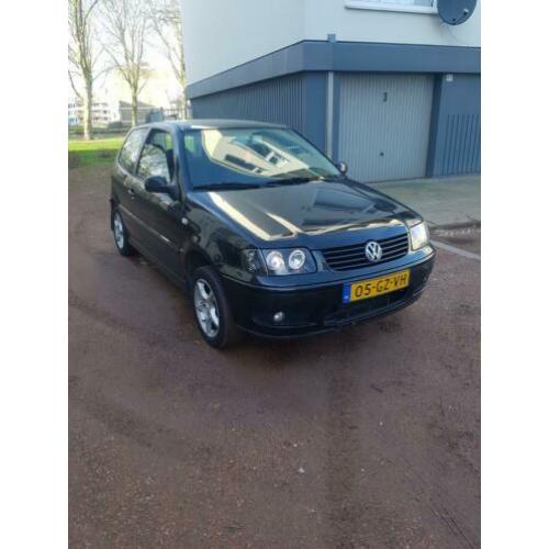 Volkswagen Polo 1.4 44KW 2001 Zwart apk tot 8 okt 2020