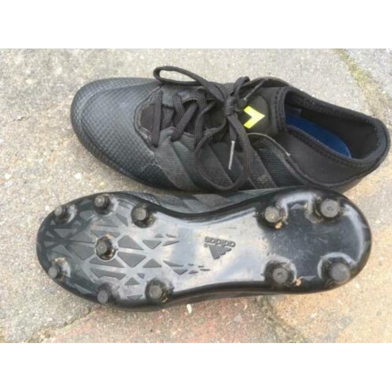 Zwarte Adidas voetbalschoenen mt 37