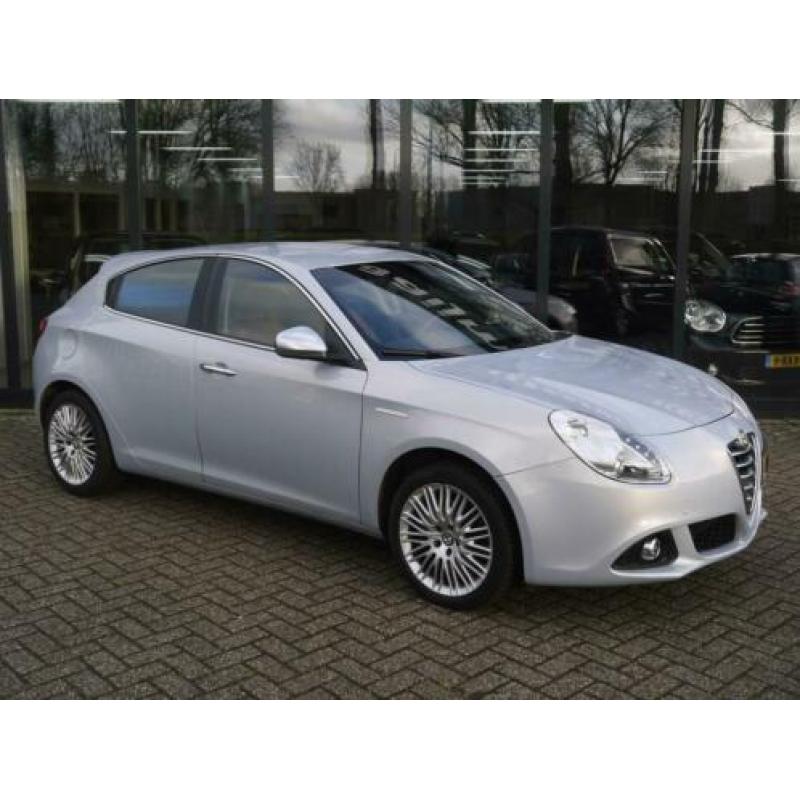 Alfa Romeo Giulietta 1.4T 170pk Distinctive Lusso*Navi*Leder
