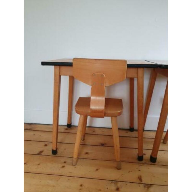 Vintage tafeltjes en stoeltjes