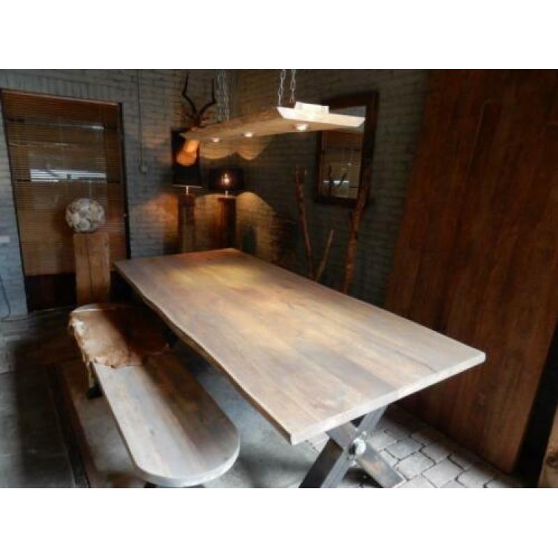 Eiken eettafel met bij passende bank!!