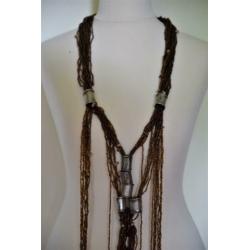 Ethiopische kralenketting met zilveren ornamenten en jaspis