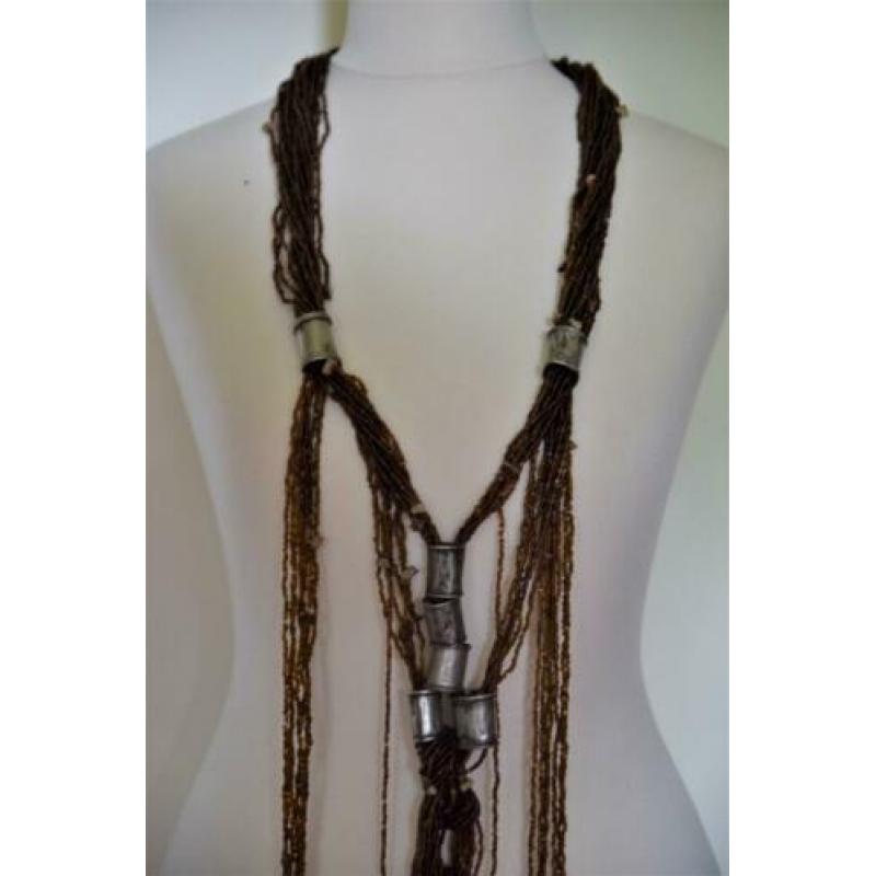 Ethiopische kralenketting met zilveren ornamenten en jaspis