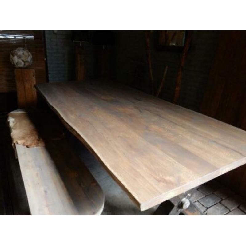 Eiken eettafel met bij passende bank!!