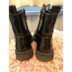 Leuke lak boots mt 36 zgan