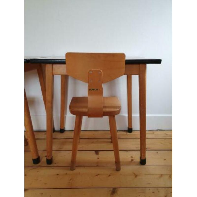 Vintage tafeltjes en stoeltjes