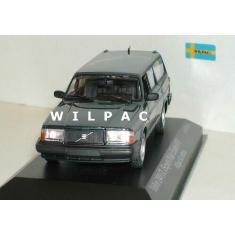 Volvo 245 240 Super Polar petrol metallic 1:43. Minichamps.
