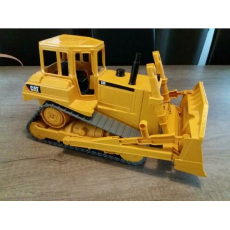Bruder CAT cattepillar bulldozer