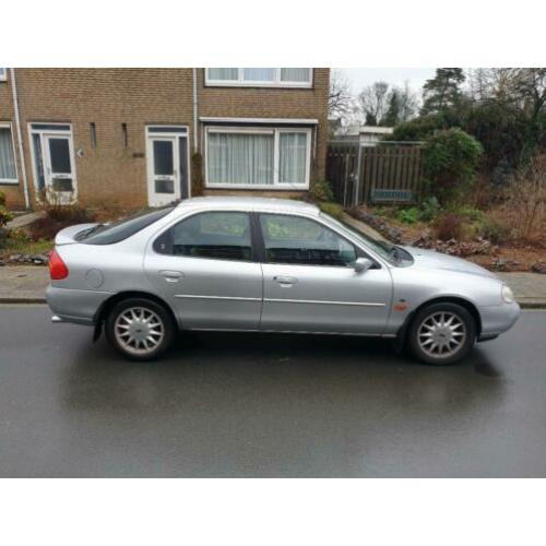 Ford Mondeo 2.5 I HB AUT 2000 Grijs